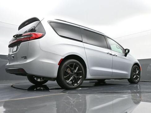 Used 2023 Chrysler Pacifica Limited w/ S Appearance Package image 51