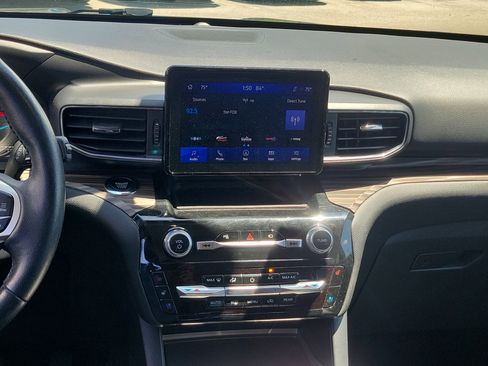 Used 2023 Ford Explorer Limited w/ Equipment Group 301A image 18