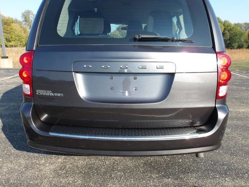 Used 2016 Dodge Grand Caravan American Value Package image 32