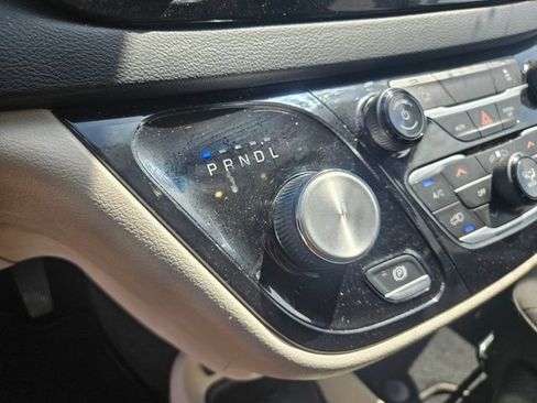 Used 2023 Chrysler Voyager LX FWD image 24