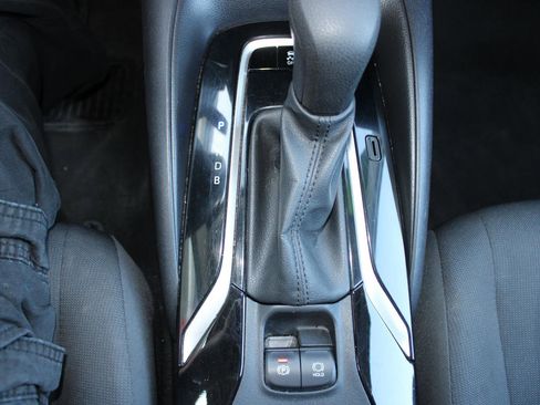 Used 2021 Toyota Corolla LE image 21