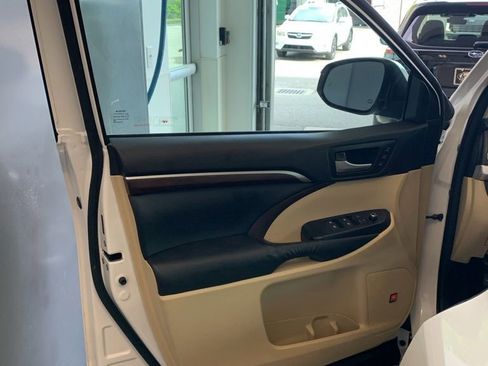 Used 2014 Toyota Highlander Limited AWD/4WD image 11