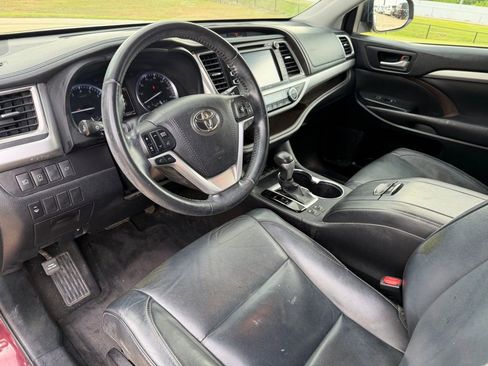 Used 2018 Toyota Highlander XLE FWD image 11