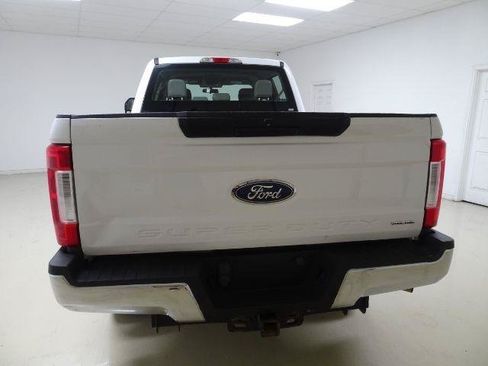 Used 2019 Ford F250 XL w/ Power Equipment Group AWD/4WD image 5