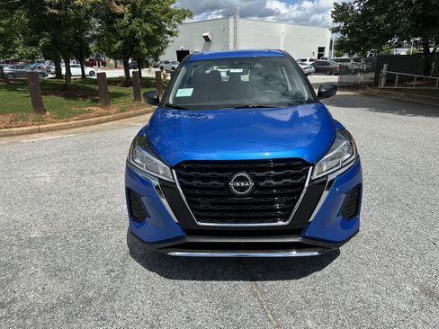 New 2025 Nissan Kicks Play S image 2