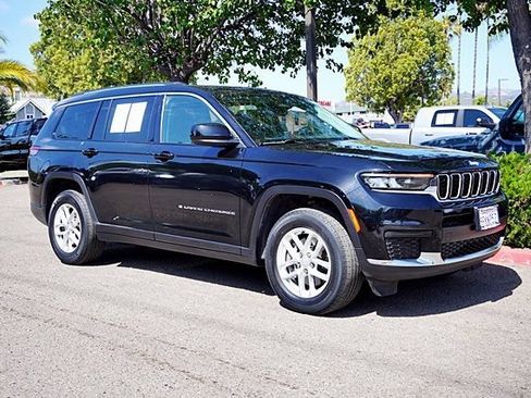Used 2023 Jeep Grand Cherokee L Laredo RWD image 6