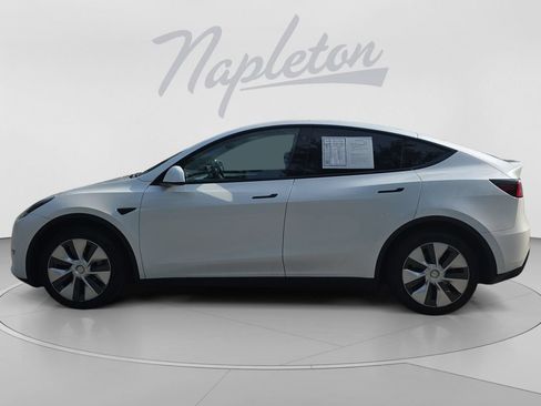 Used 2023 Tesla Model Y Long Range AWD/4WD image 2