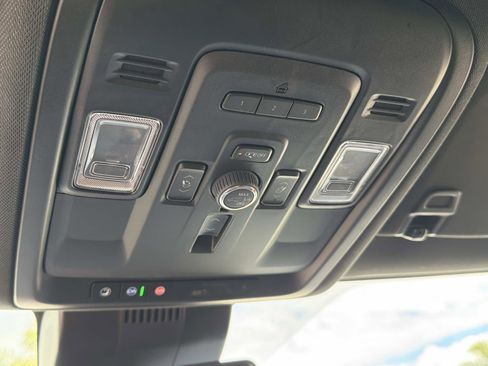 Used 2023 Chevrolet Suburban Premier image 17