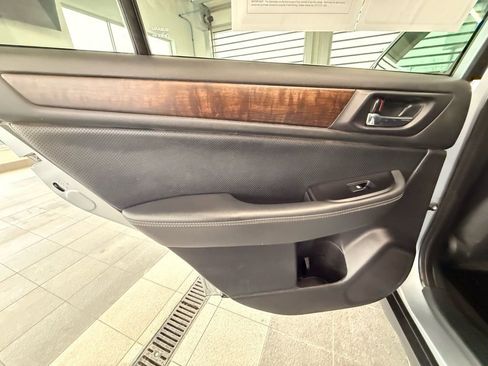 Used 2017 Subaru Outback 3.6R Limited image 42