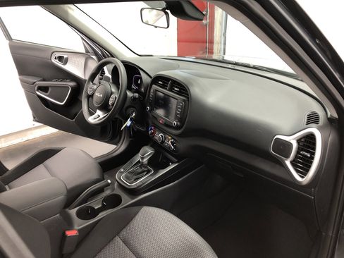 Certified 2023 Kia Soul LX w/ LX Technology Package image 10