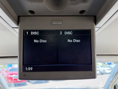 Used 2014 Chrysler Town & Country Touring FWD image 11