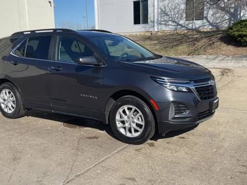 Used 2023 Chevrolet Equinox LT image 2
