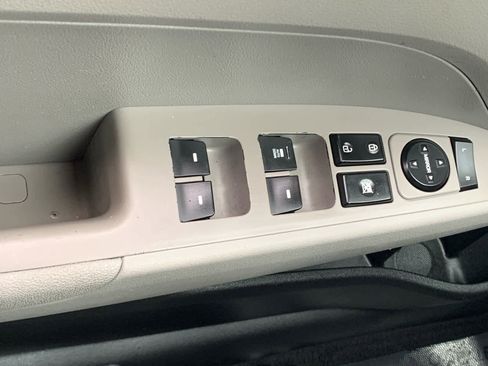 Used 2020 Hyundai Elantra SE image 22