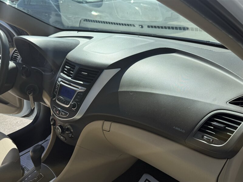 Used 2014 Hyundai Accent GLS FWD image 23