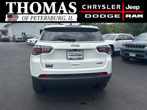 Used 2025 Jeep Compass Latitude w/ Convenience Group AWD/4WD image 6