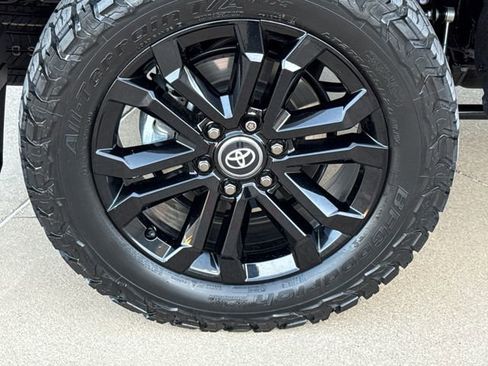 Used 2025 Toyota 4Runner Platinum AWD/4WD image 10