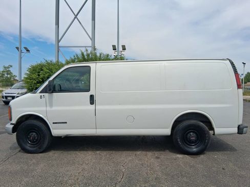 Used 2002 GMC Savana 3500 RWD image 4