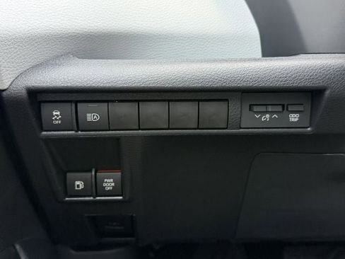 New 2026 Toyota Sienna LE FWD image 19