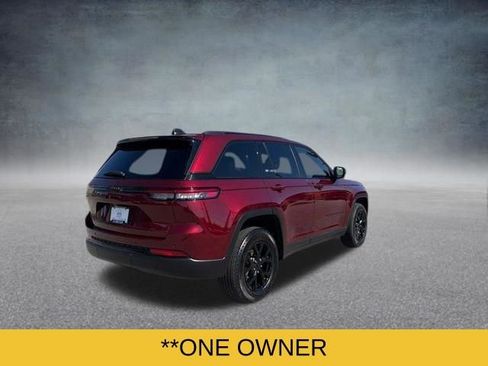 Used 2025 Jeep Grand Cherokee Altitude AWD/4WD image 7