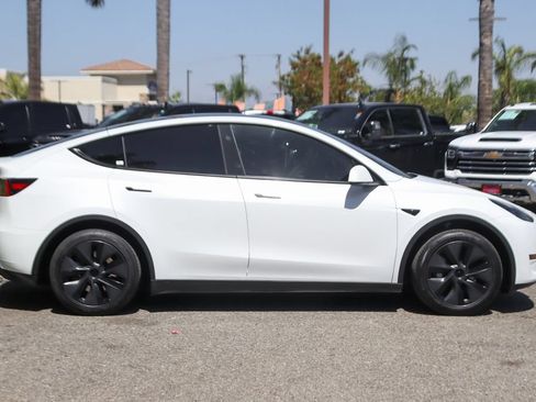 Used 2024 Tesla Model Y Long Range RWD image 11