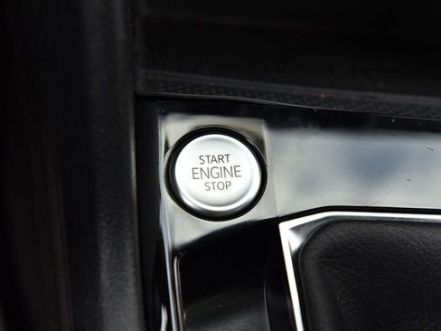 Certified 2023 Volkswagen Taos SE image 16