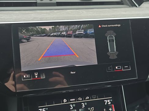 Used 2023 Audi e-tron Premium Plus w/ Premium Plus Package image 24