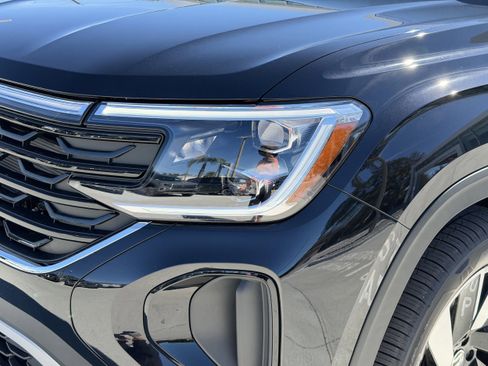 New 2026 Volkswagen Atlas Cross Sport SE FWD image 8
