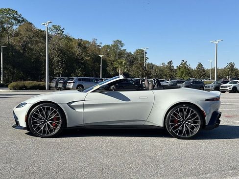 Used 2023 Aston Martin V8 Vantage Roadster image 2