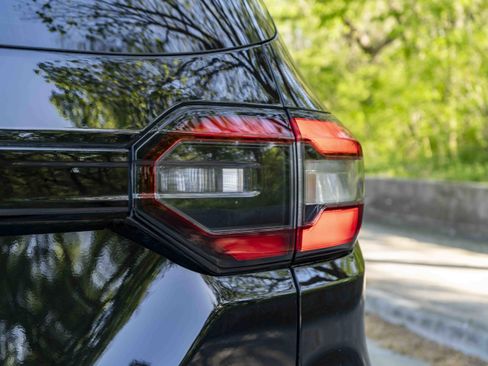 Used 2025 Honda Pilot Sport image 13