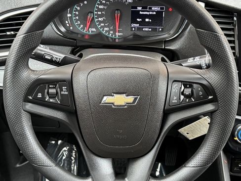 Used 2020 Chevrolet Trax LT image 28
