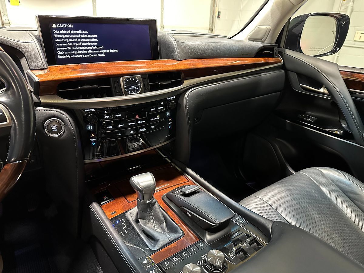 Used 2016 Lexus LX 570 4WD w/ Luxury Package image 39