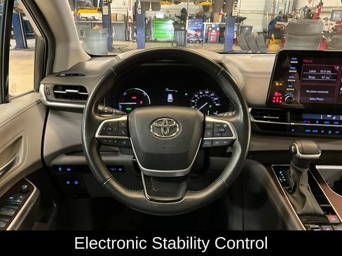 Used 2024 Toyota Sienna XLE image 12