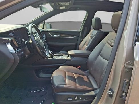 Used 2022 Cadillac XT6 Premium Luxury w/ Technology Package FWD image 16