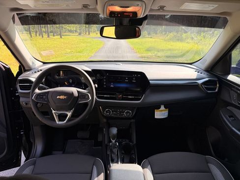 New 2026 Chevrolet TrailBlazer LT w/ Convenience Package FWD image 14