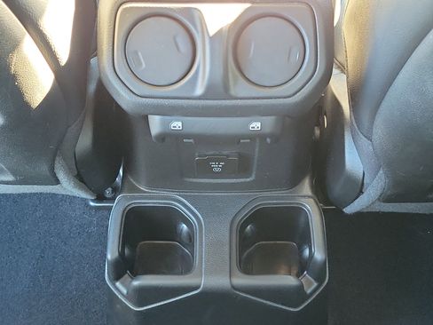 Used 2022 Jeep Gladiator Rubicon w/ Cold Weather Group image 19