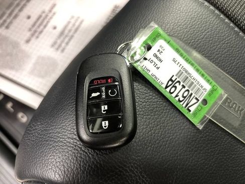 Used 2024 Honda Pilot Touring image 28