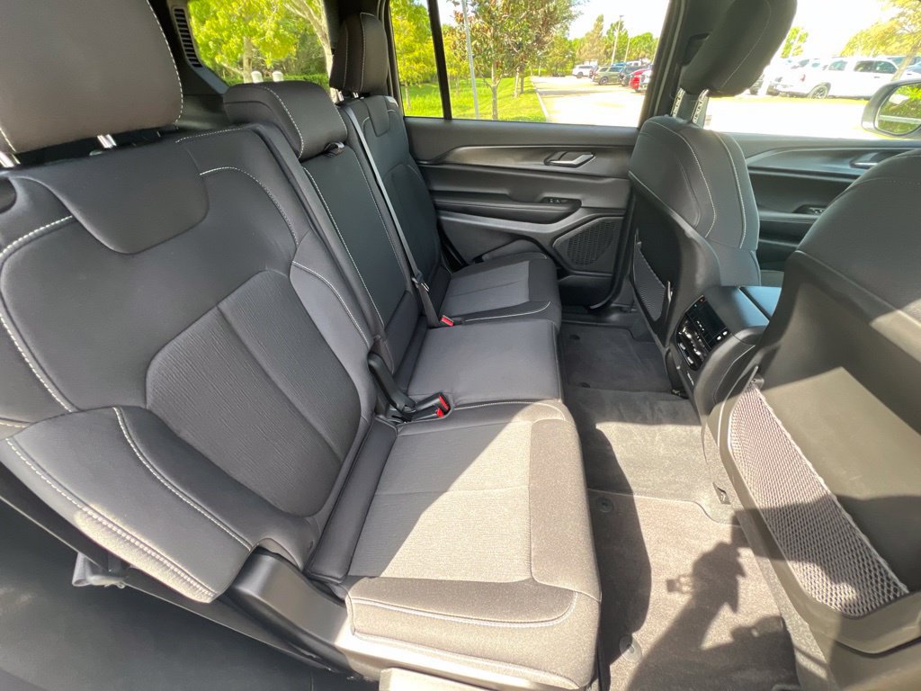Used 2026 Jeep Grand Cherokee L Laredo RWD image 19
