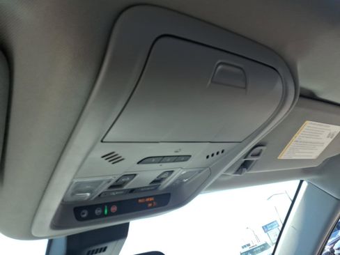 Used 2023 GMC Terrain SLT w/ Infotainment Package II image 34