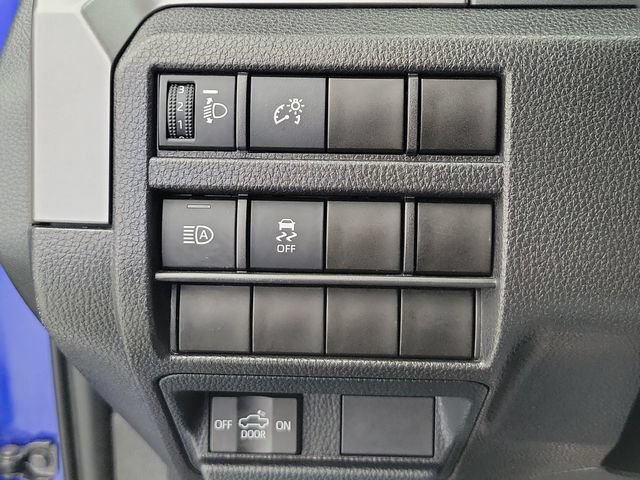 Used 2025 Toyota Tacoma SR5 AWD/4WD image 30