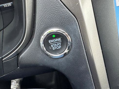 Used 2018 Ford Fusion SE w/ Fusion SE Technology Package image 13