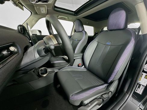 Certified 2025 MINI Cooper 2-Door Hardtop image 16