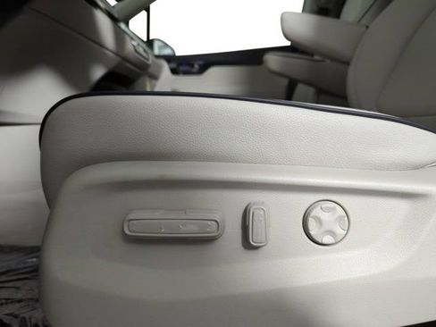 New 2026 Honda Odyssey Touring image 14