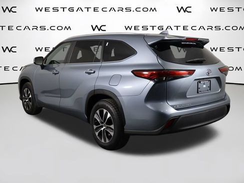 Used 2023 Toyota Highlander XLE FWD image 43