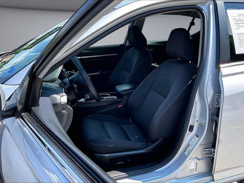Used 2023 Nissan Altima 2.5 SV FWD image 21