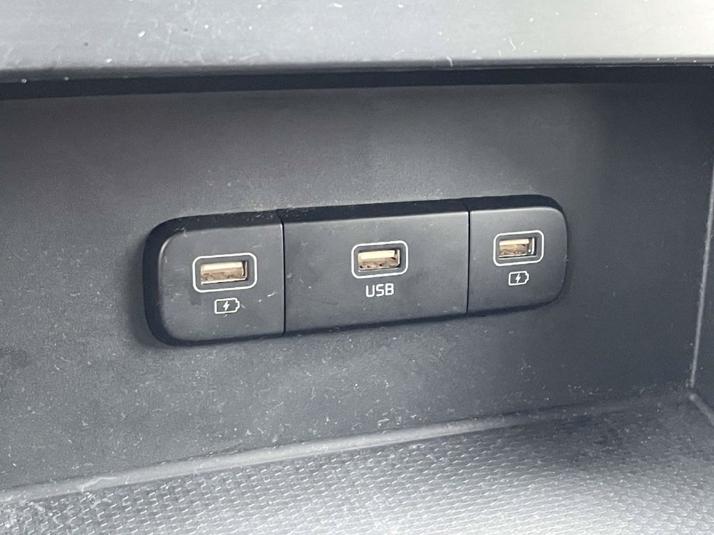 Used 2024 Kia Carnival LX FWD image 28