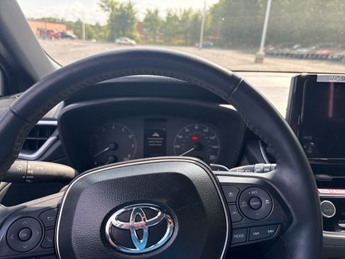 Used 2025 Toyota Corolla Cross AWD Hybrid image 11