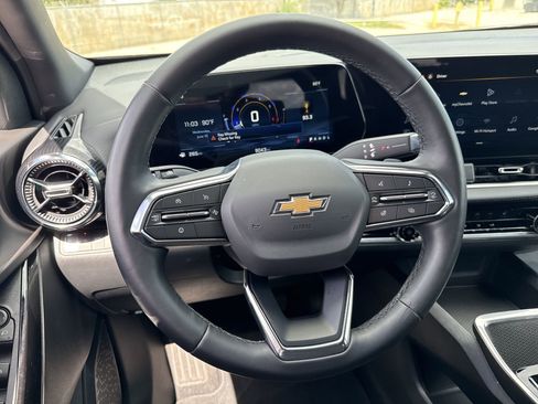 Used 2026 Chevrolet Equinox LT FWD image 11