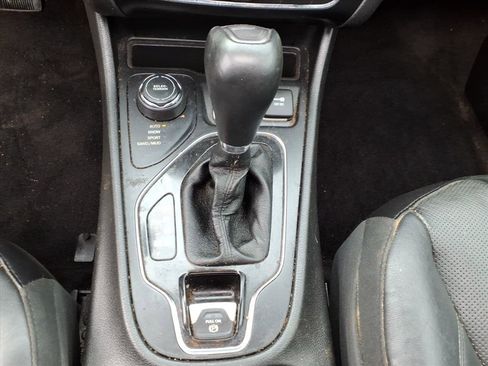 Used 2019 Jeep Cherokee Limited AWD/4WD image 23