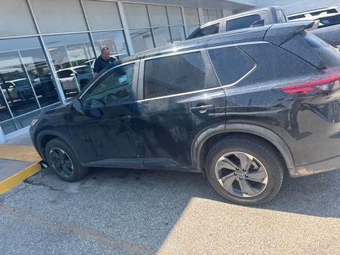 Used 2025 Nissan Rogue SV FWD image 9