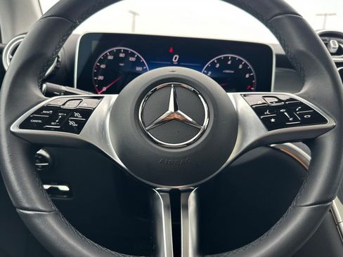 Used 2025 Mercedes-Benz GLC 300 4MATIC image 22